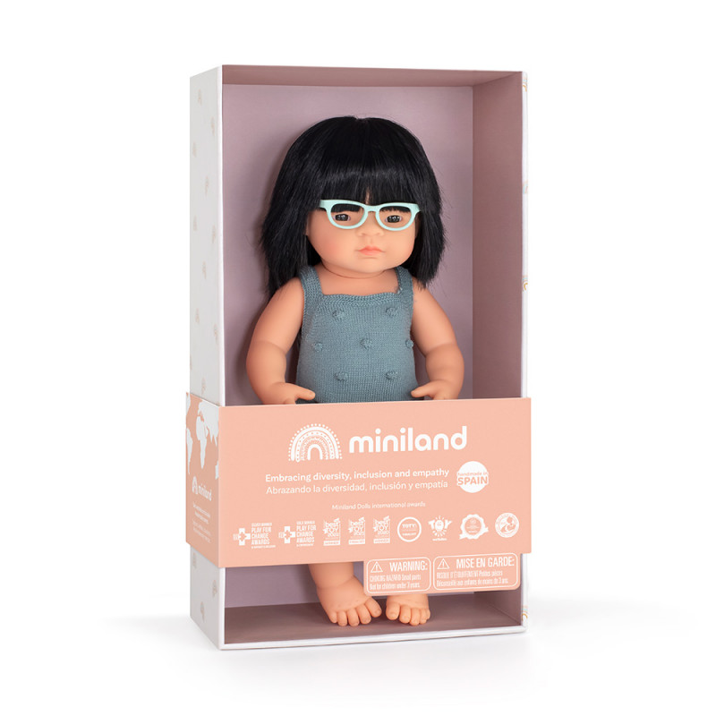 Miniland - Docka Chi med sparkdräkt, 38 cm