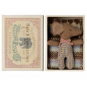 Maileg - Sleepy/wakey babymus i tändsticksask, Rose rutig