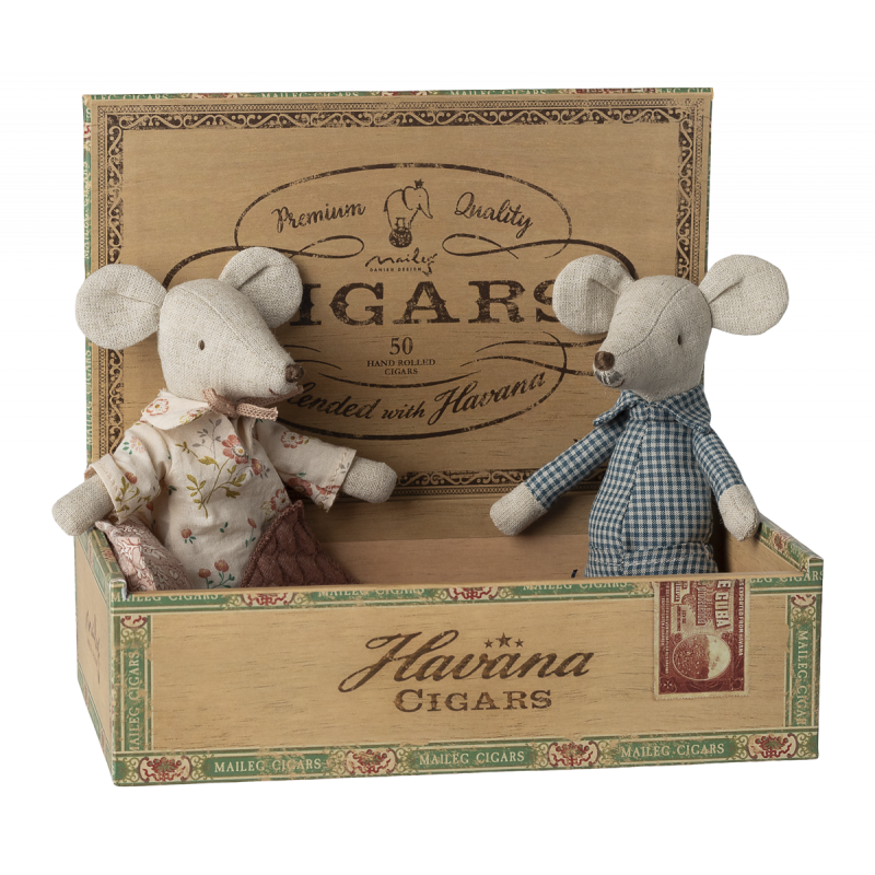 Maileg - Grandma and grandpa mice in cigarbox